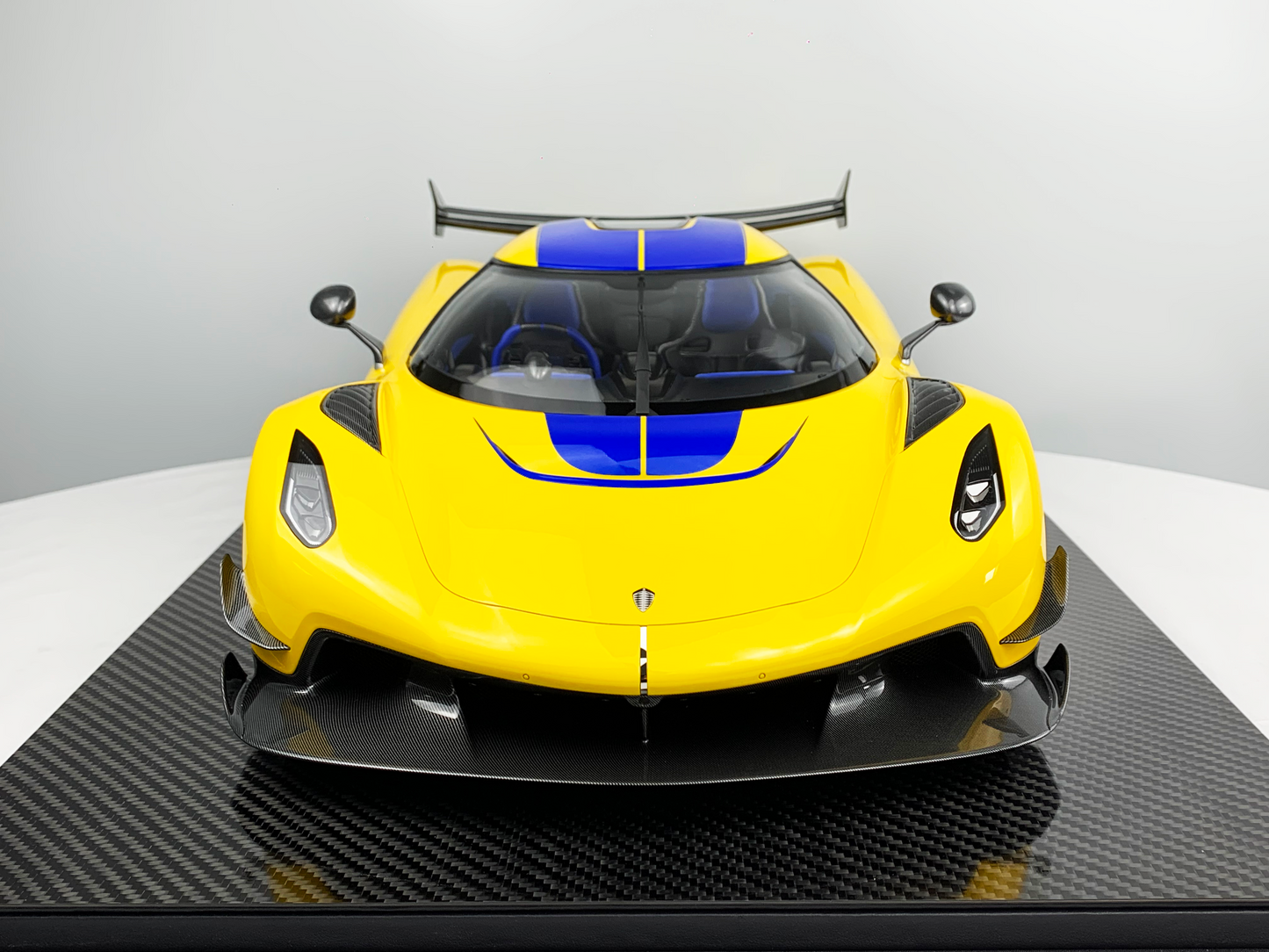Koenigsegg Jesko – Swedish Flag Edition 1:8