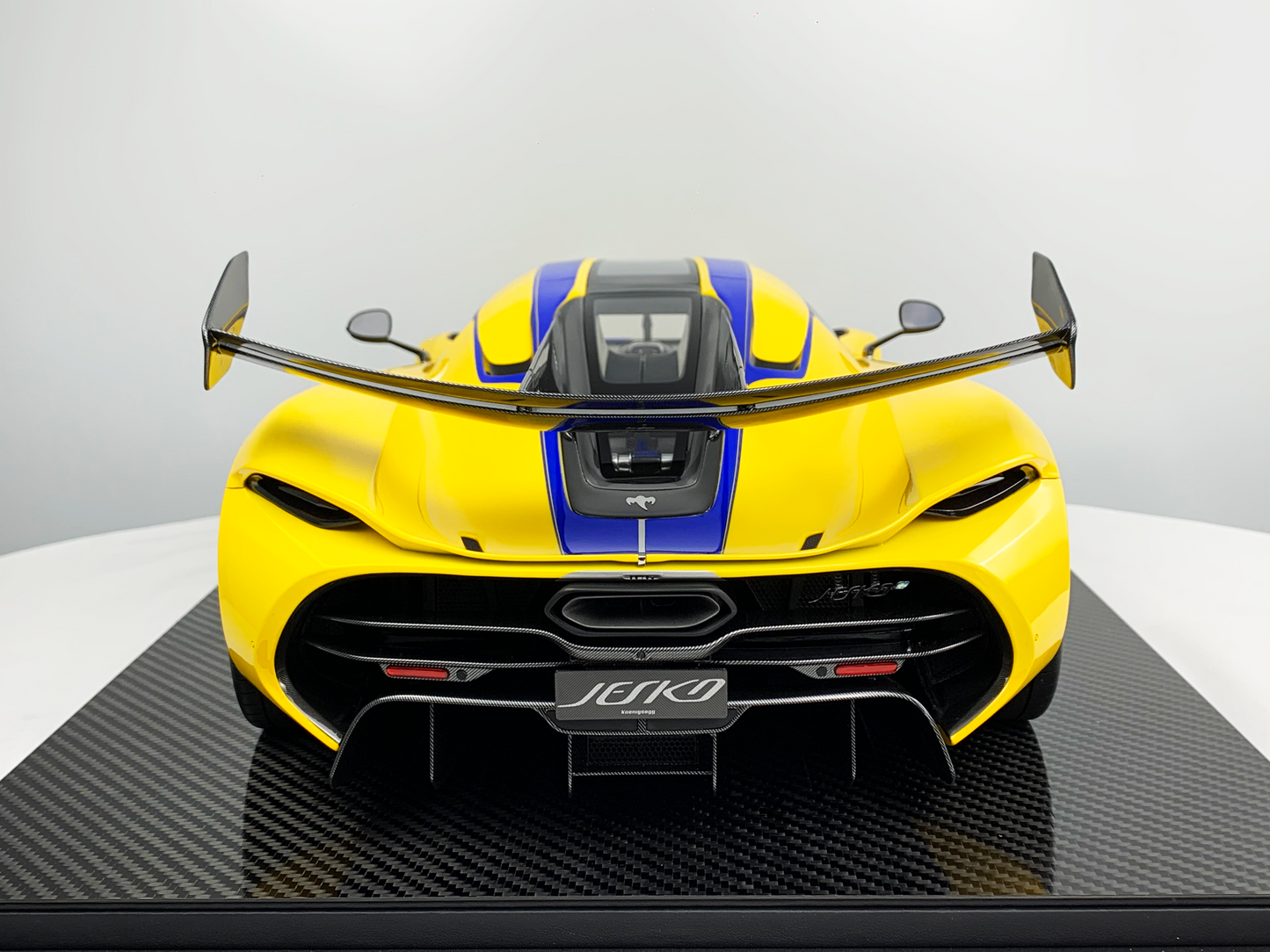 Koenigsegg Jesko – Swedish Flag Edition 1:8
