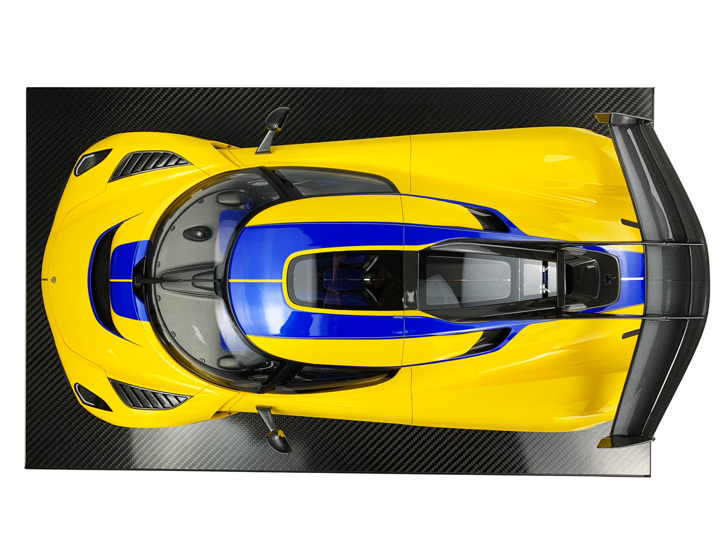 Koenigsegg Jesko – Swedish Flag Edition 1:8