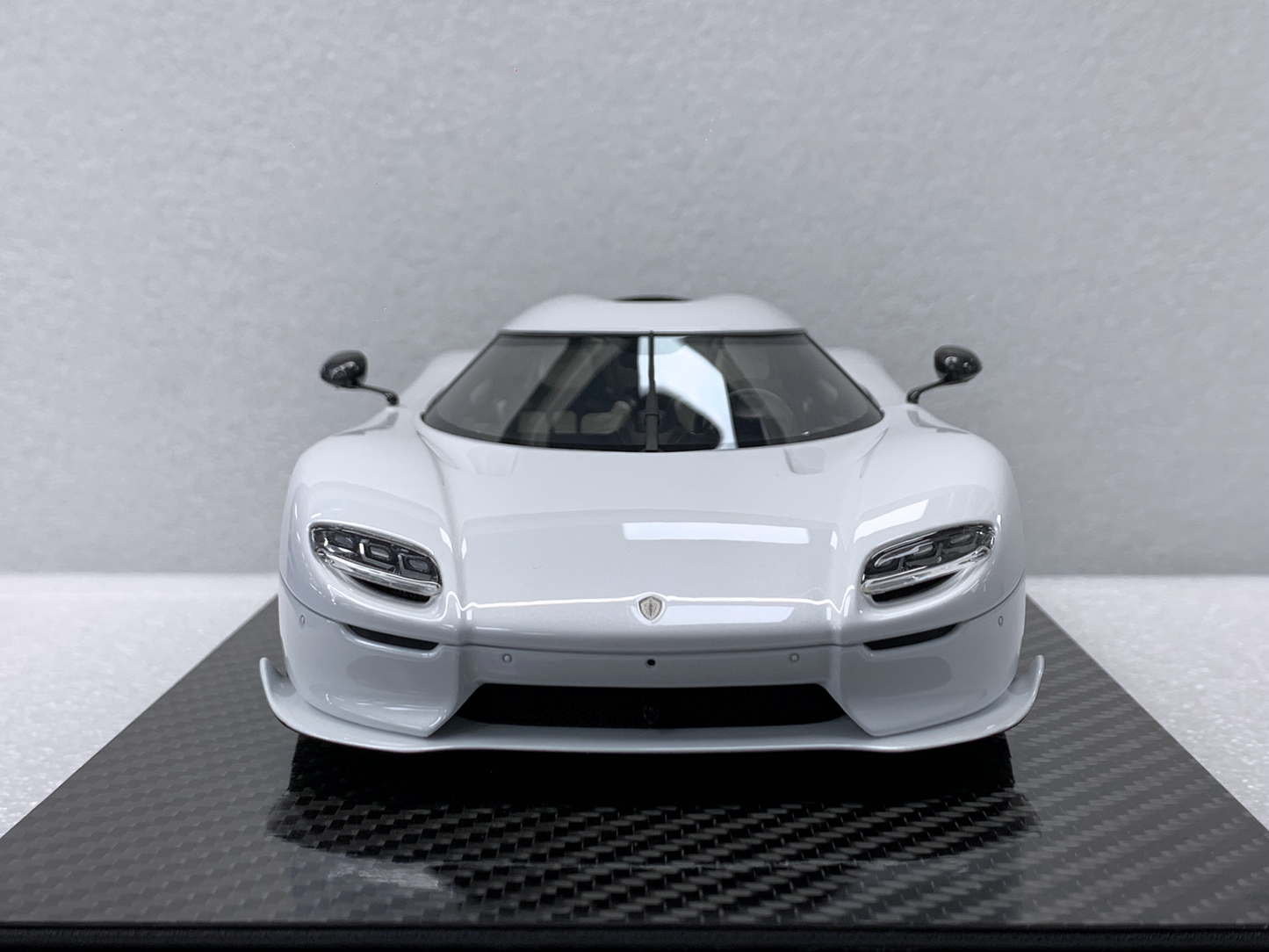 Koenigsegg CC850 – Crystal White Edition 1:18