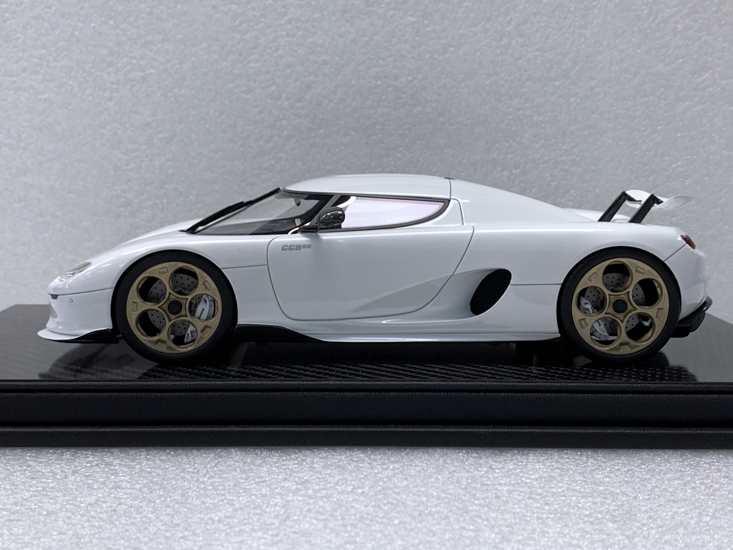 Koenigsegg CC850 – Crystal White Edition 1:18