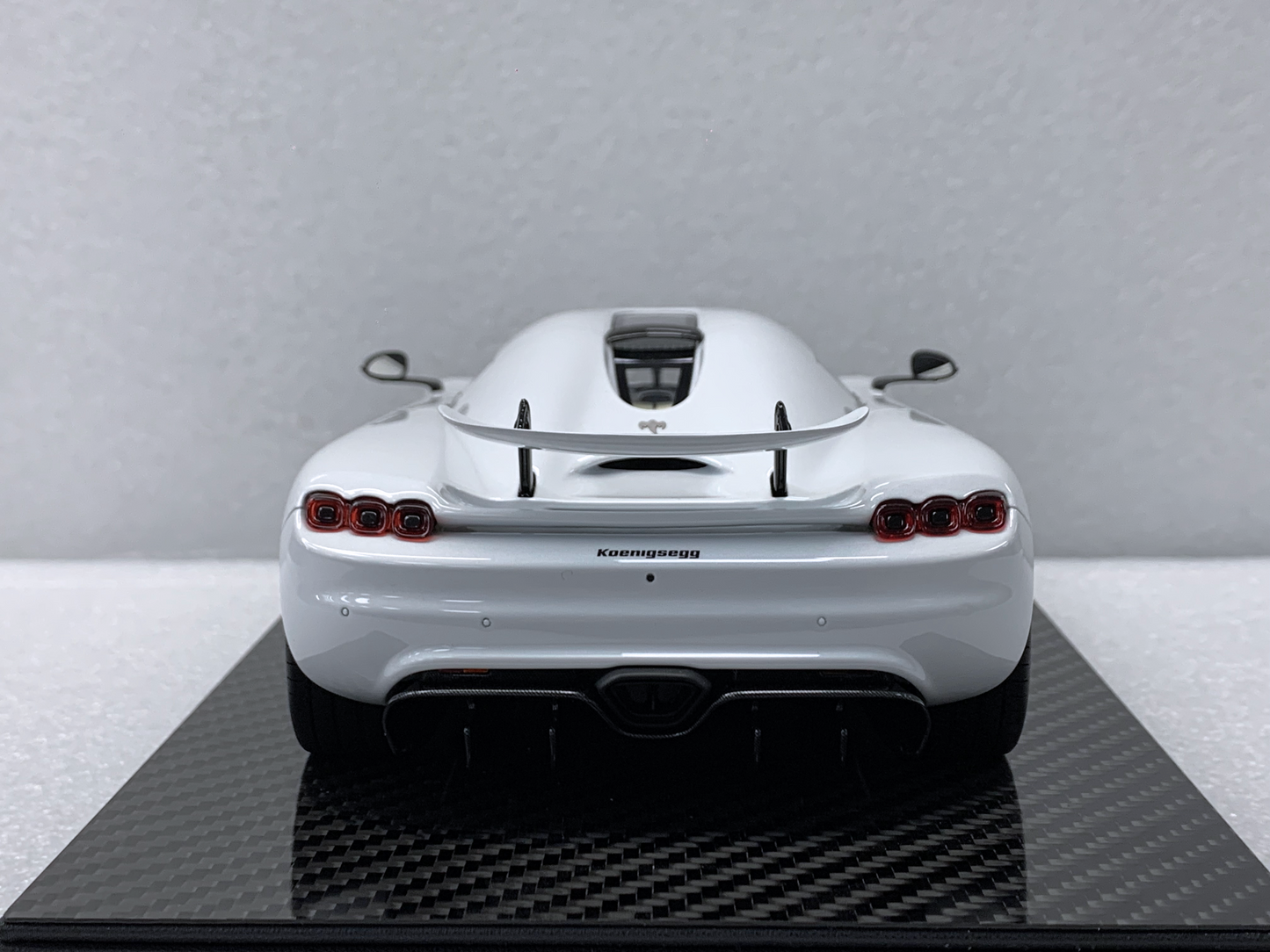 Koenigsegg CC850 – Crystal White Edition 1:18