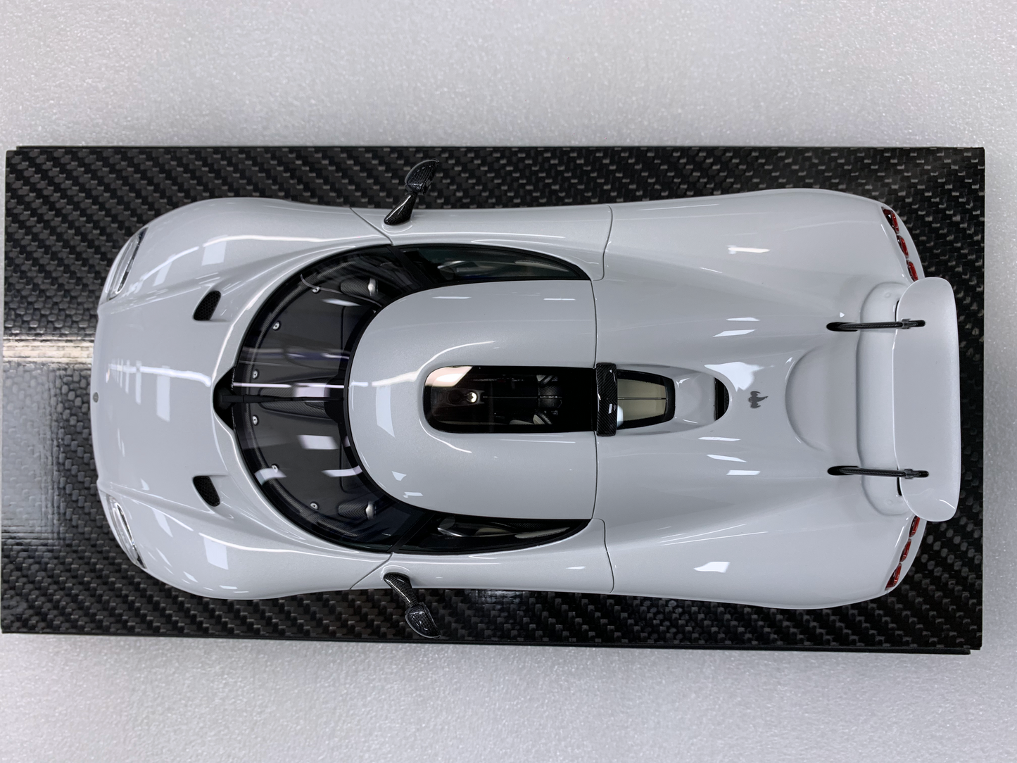 Koenigsegg CC850 – Crystal White Edition 1:18