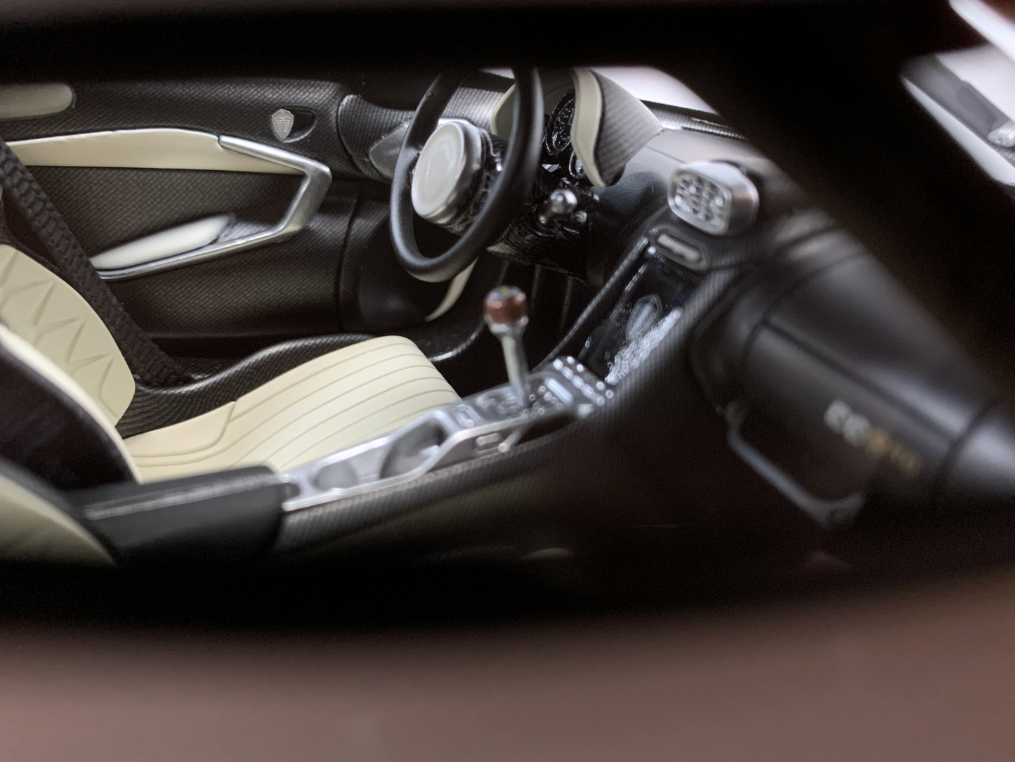 Koenigsegg CC850 – Crystal White Edition 1:18