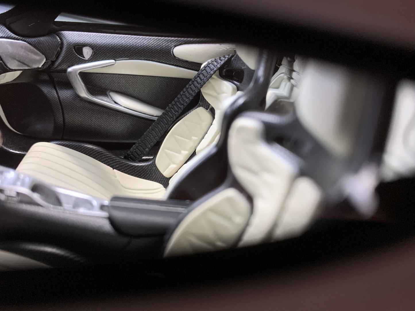 Koenigsegg CC850 – Crystal White Edition 1:18