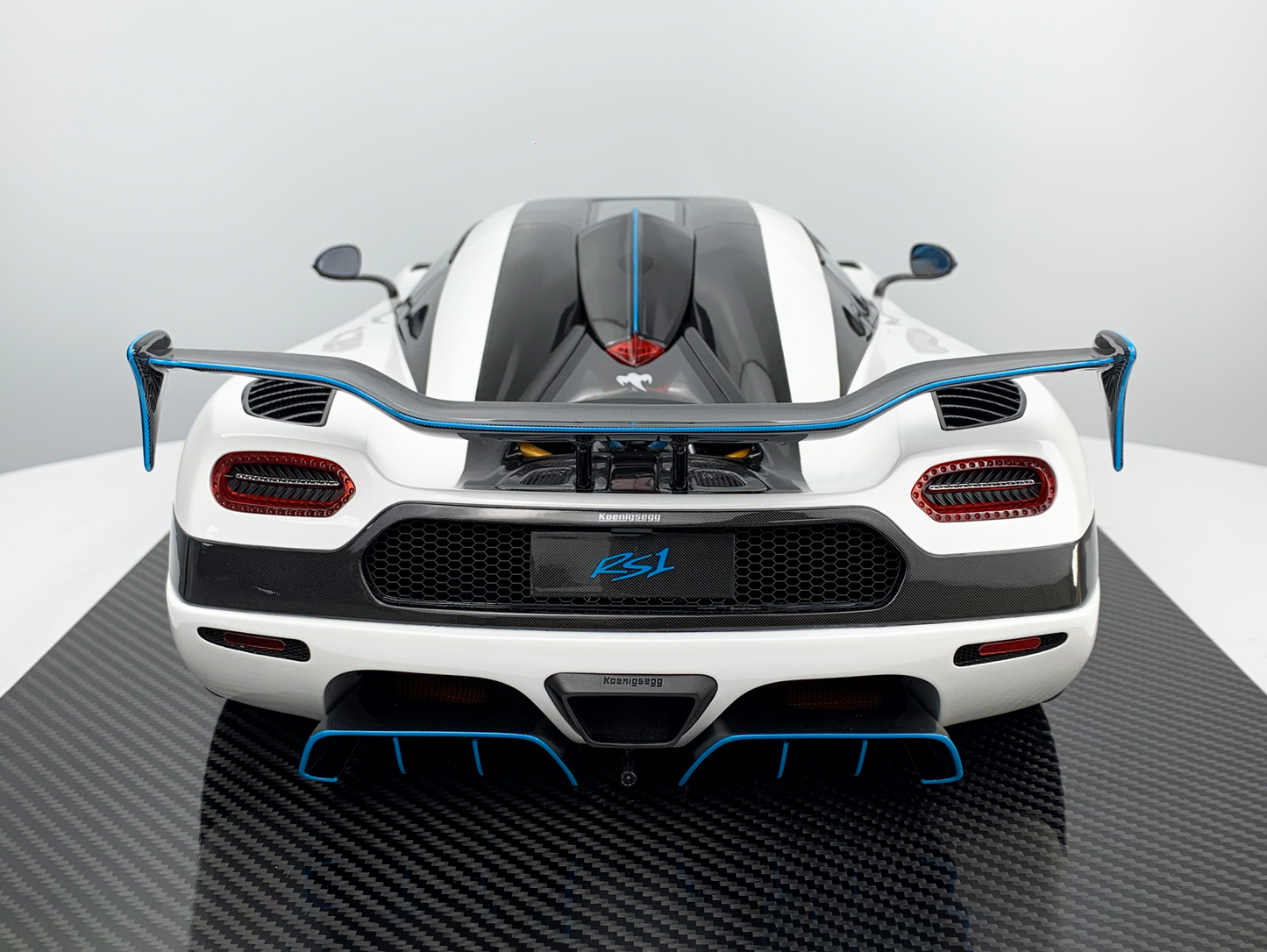 Koenigsegg Jesko – Pearl White Edition 1:8