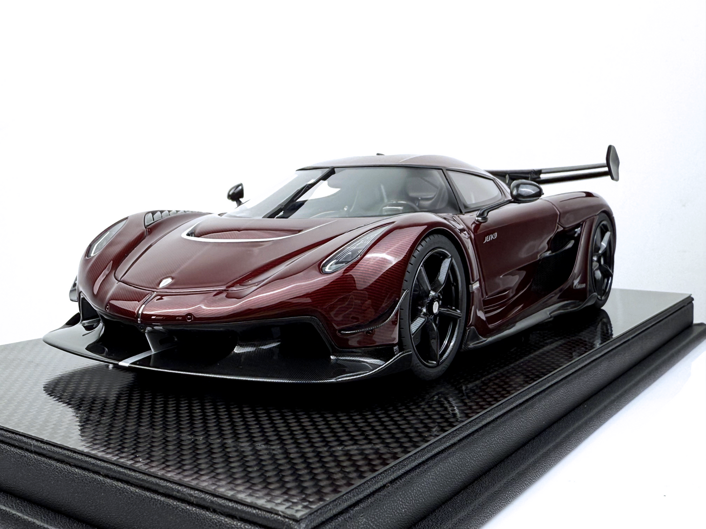 Koenigsegg Jesko – Red Tinted Carbon Edition 1:18