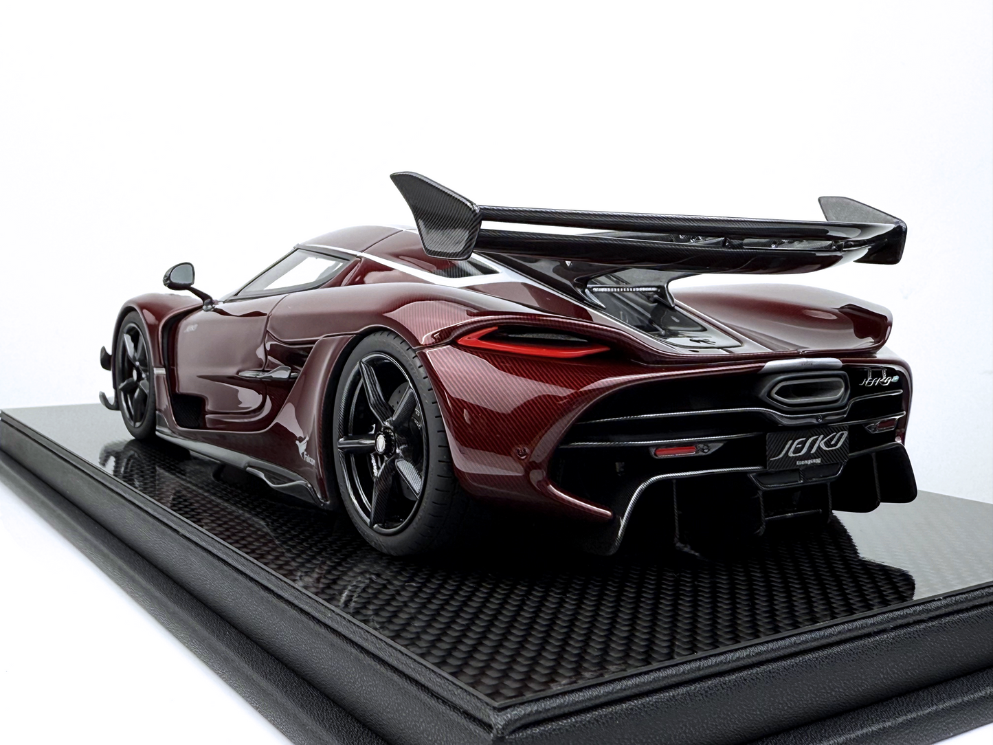 Koenigsegg Jesko – Red Tinted Carbon Edition 1:18