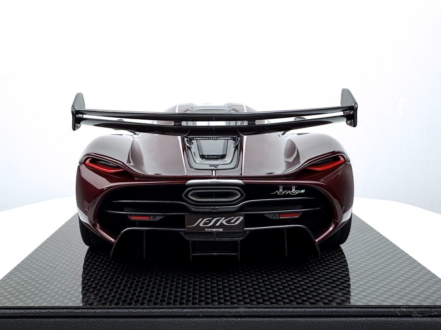 Koenigsegg Jesko – Red Tinted Carbon Edition 1:18