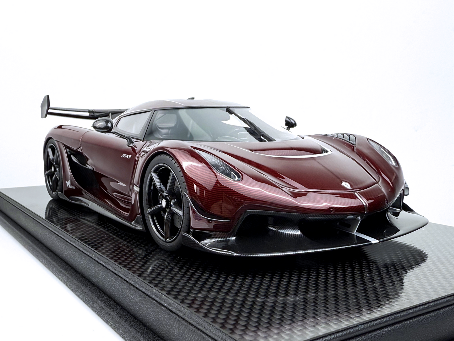 Koenigsegg Jesko – Red Tinted Carbon Edition 1:18