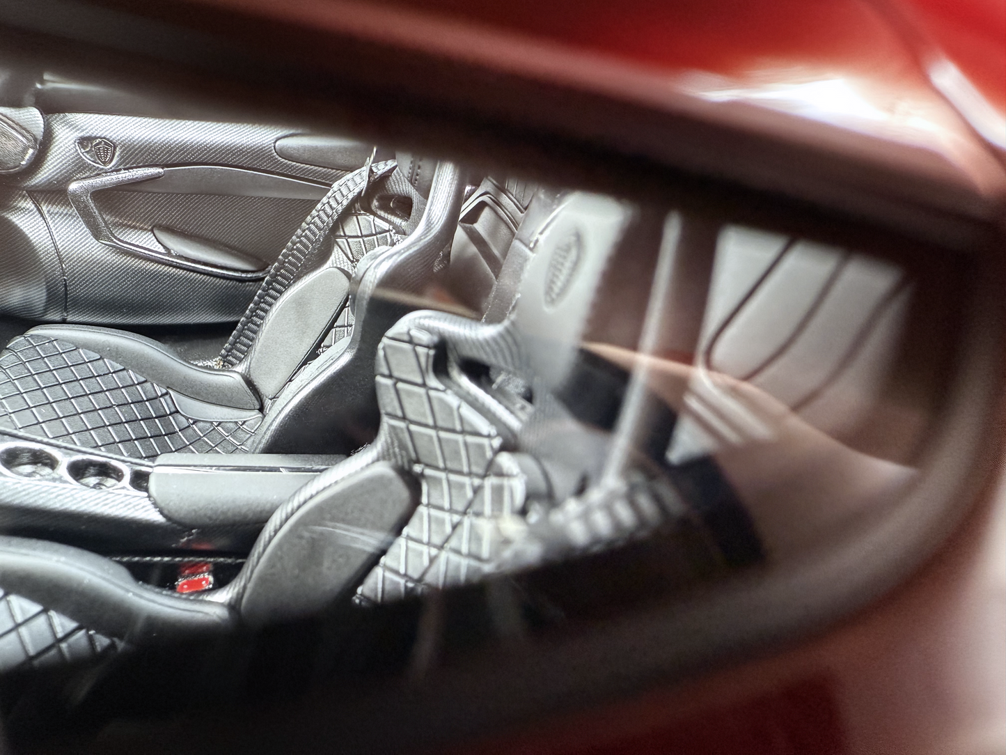 Koenigsegg Jesko – Red Tinted Carbon Edition 1:18