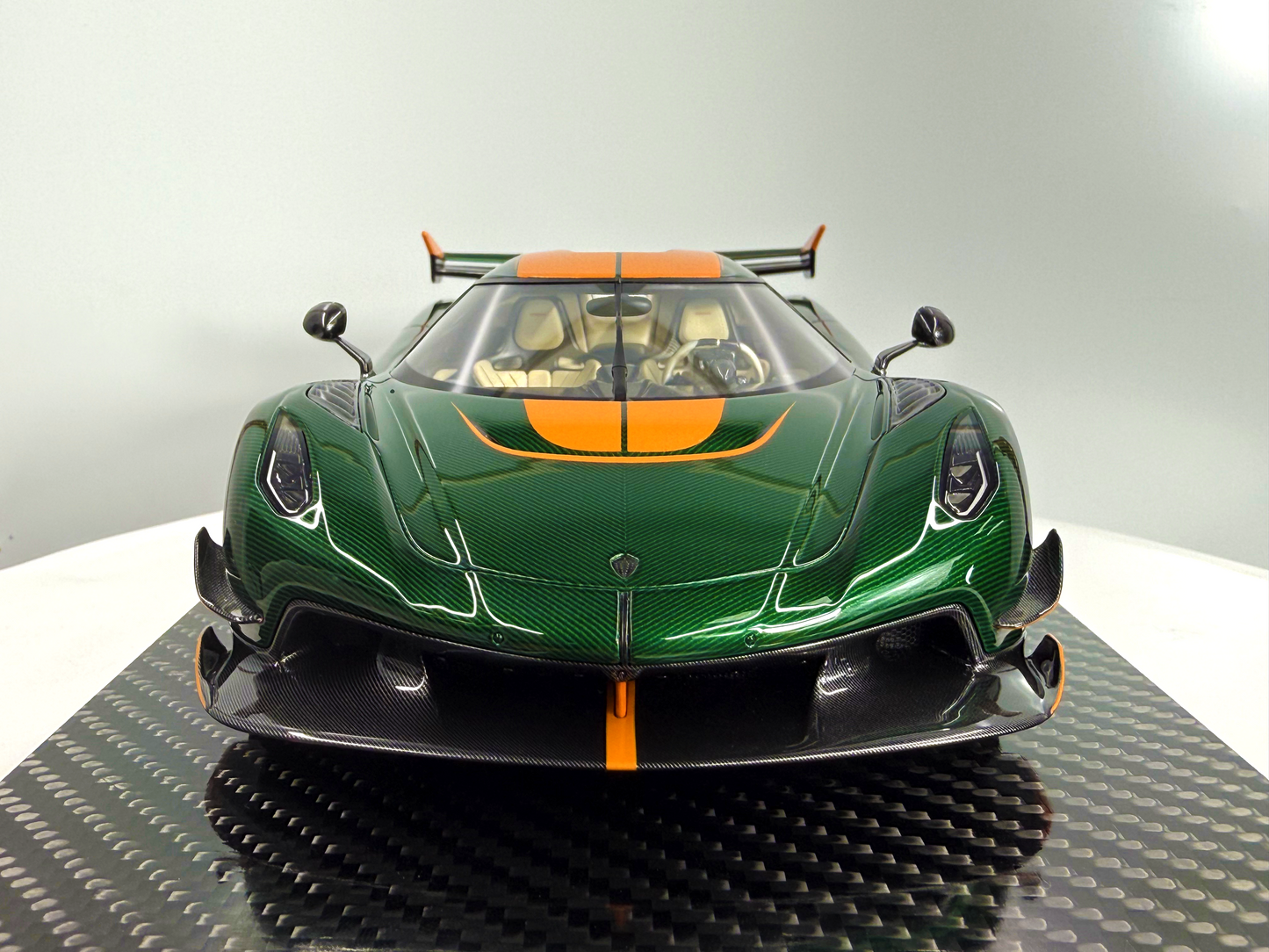 Koenigsegg Jesko – Emerald Carbon Edition 1:18