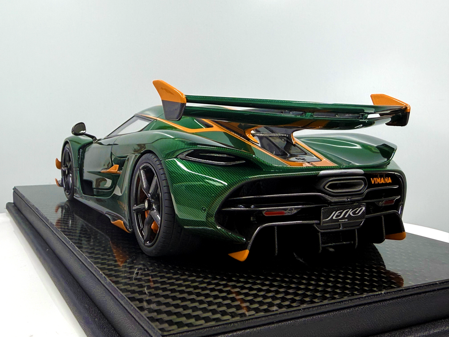 Koenigsegg Jesko – Emerald Carbon Edition 1:18