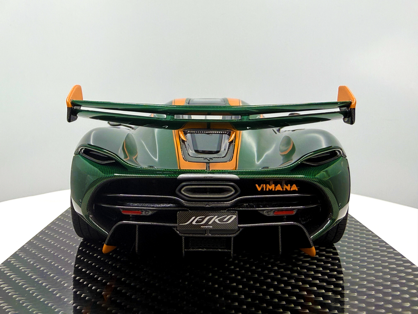 Koenigsegg Jesko – Emerald Carbon Edition 1:18