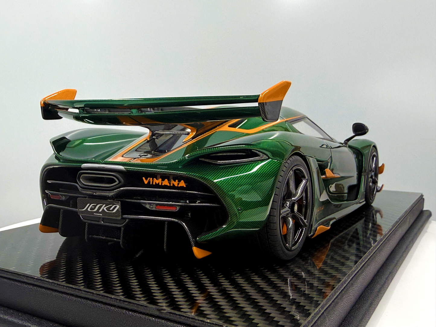 Koenigsegg Jesko – Emerald Carbon Edition 1:18