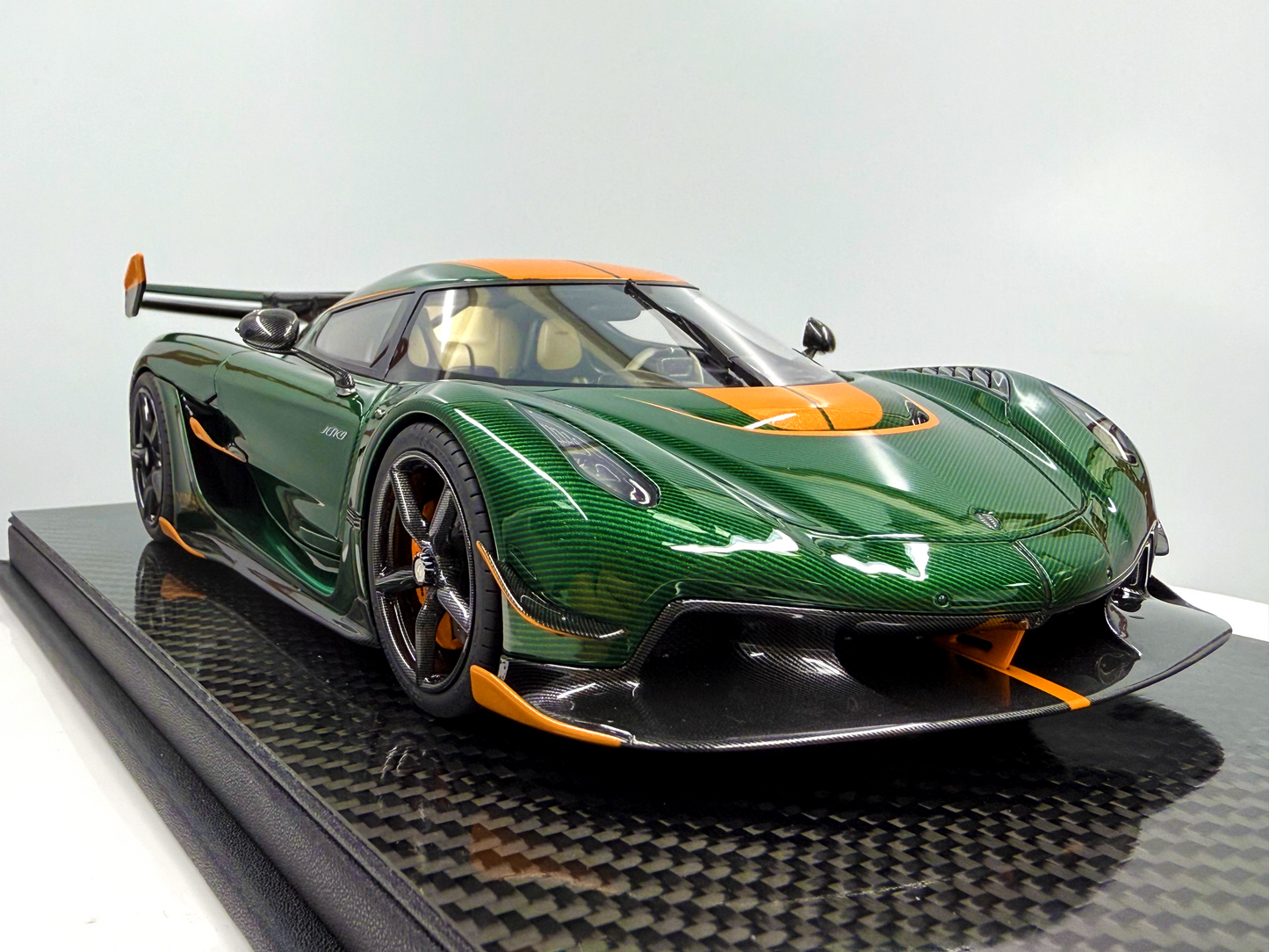 Koenigsegg Jesko – Emerald Carbon Edition 1:18