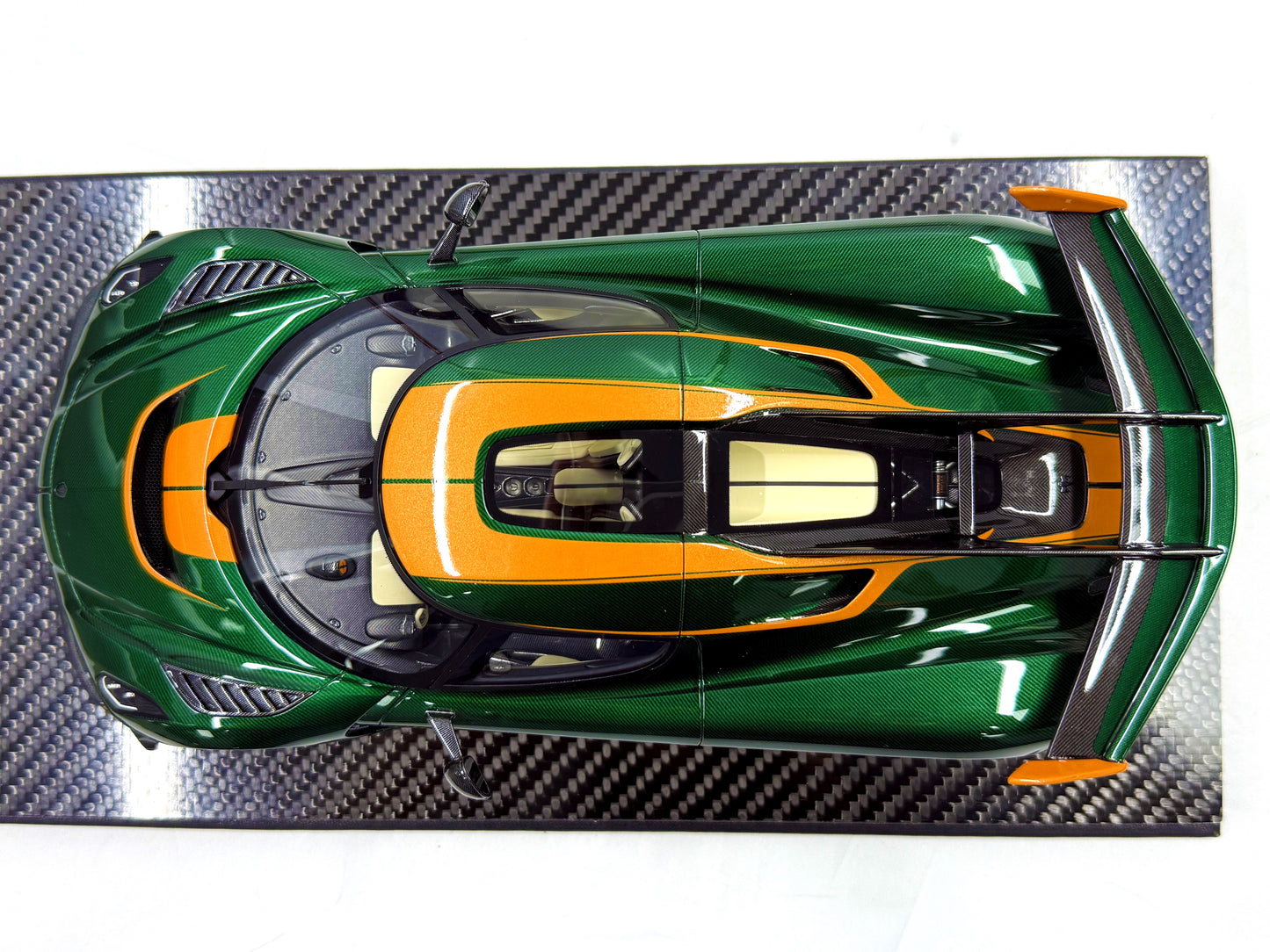 Koenigsegg Jesko – Emerald Carbon Edition 1:18