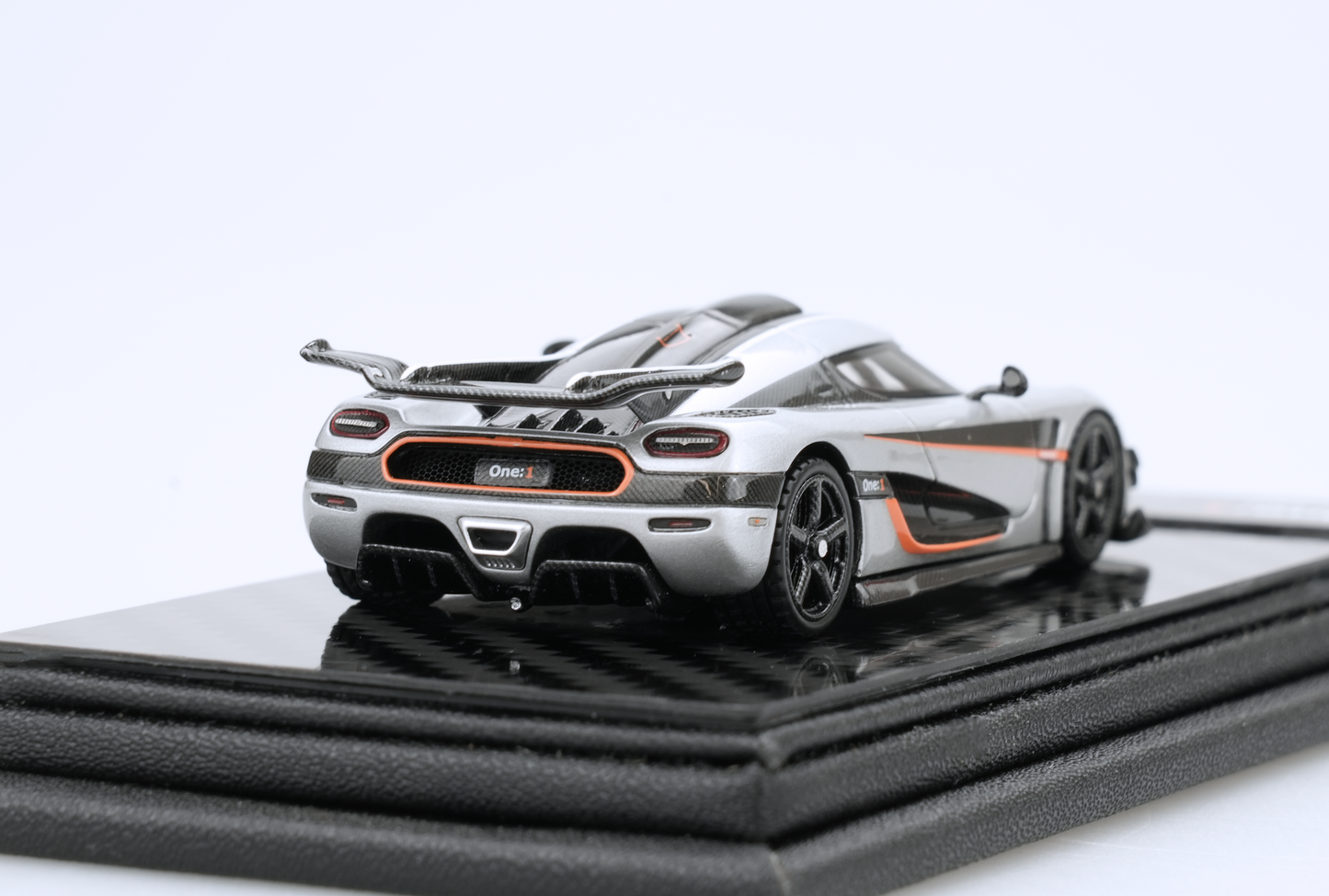 Koenigsegg One:1 – Open Silver Edition 1:64