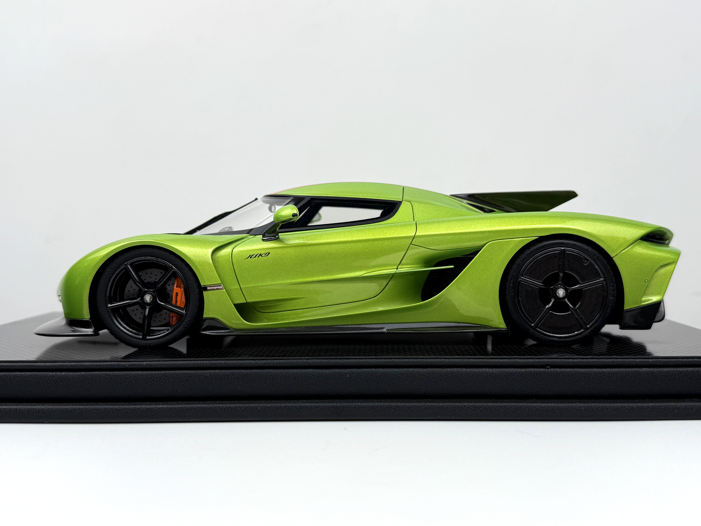Koenigsegg Jesko Absolut – Venom Line Edition 1:18