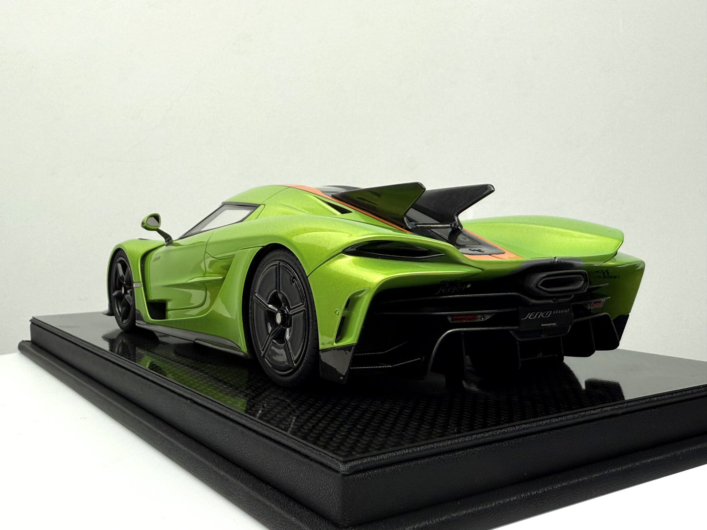 Koenigsegg Jesko Absolut – Venom Line Edition 1:18
