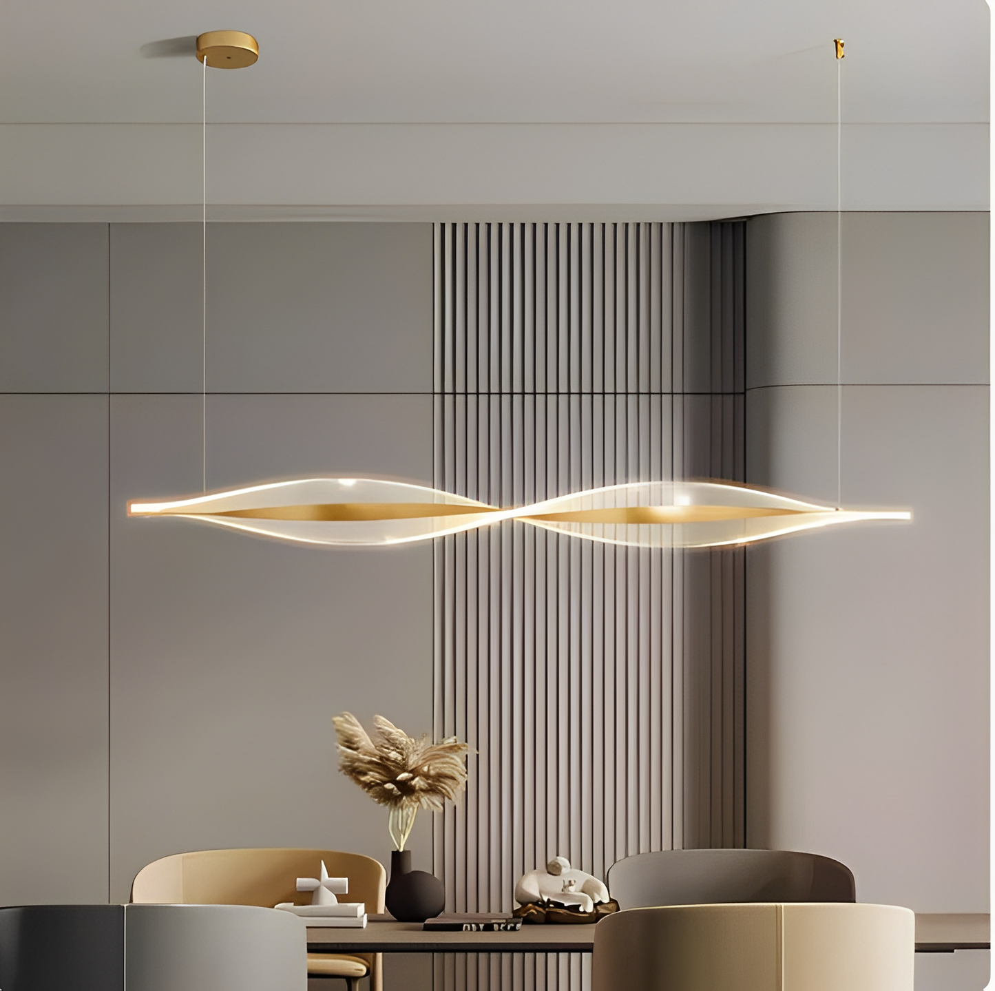 Stilren pendellampa med klart och behagligt ljus, perfekt för mysiga kvällar och sociala tillställningar.
Sleek pendant lamp with clear and pleasant light, perfect for cozy evenings and social gatherings.