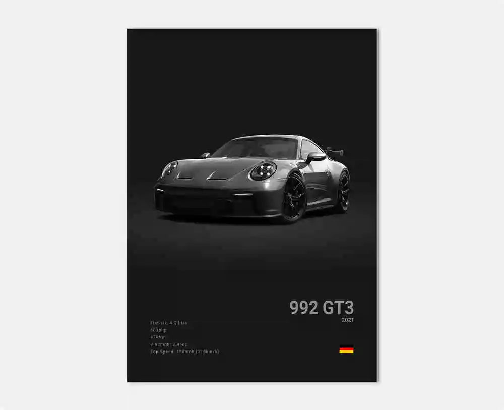 Bakre vy av Porsche 992 GT3-affisch som visar den breda bakspoilen, aggressiva diffusorn och slimmade bakljus i en slående svartvit stil.