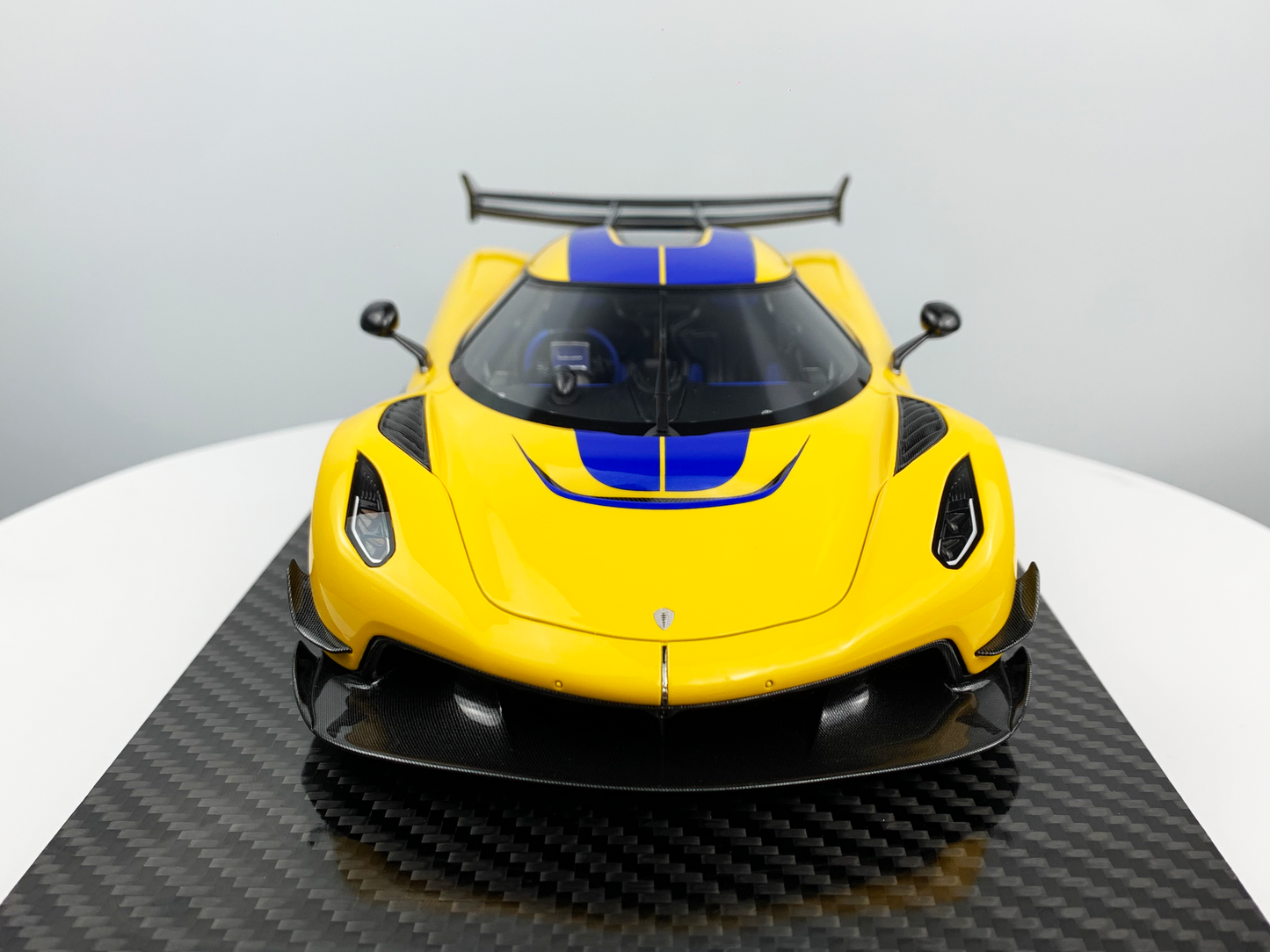 Swedish Flag Edition – Koenigsegg Jesko 1:18