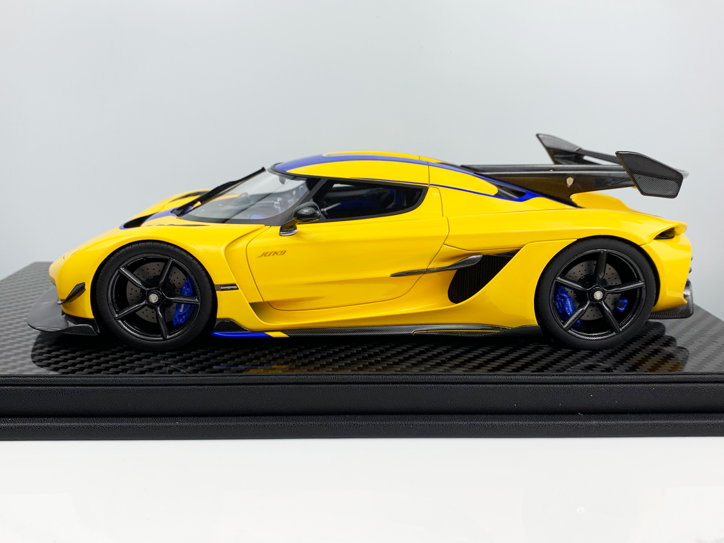 Swedish Flag Edition – Koenigsegg Jesko 1:18