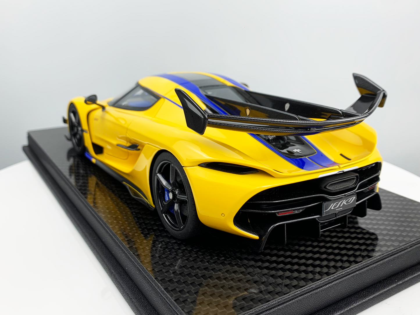 Swedish Flag Edition – Koenigsegg Jesko 1:18