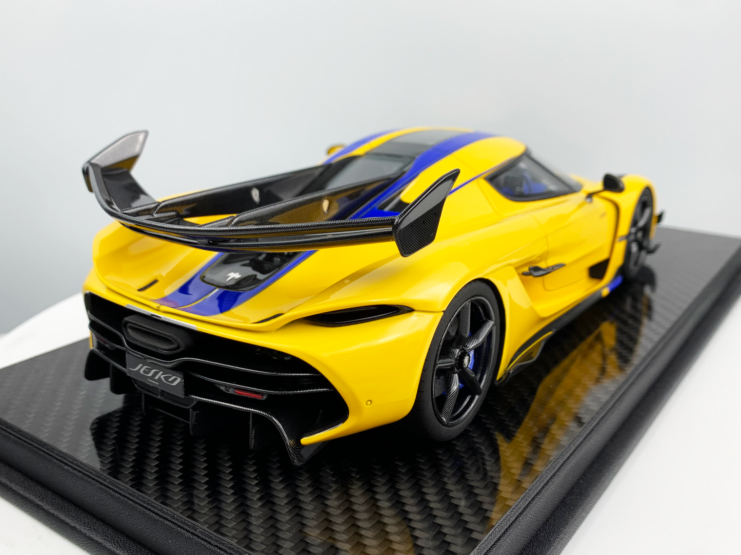 Swedish Flag Edition – Koenigsegg Jesko 1:18
