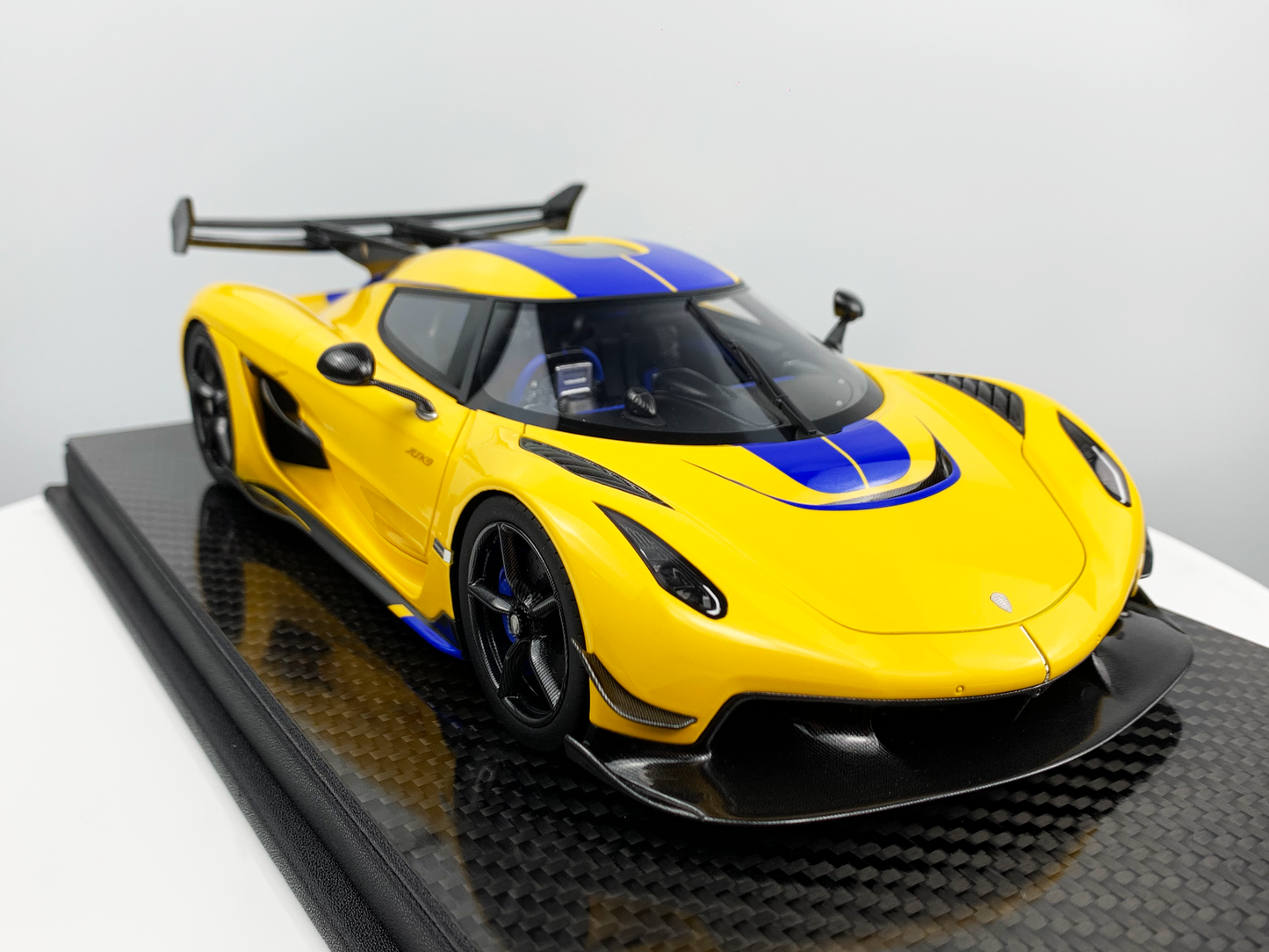 Swedish Flag Edition – Koenigsegg Jesko 1:18