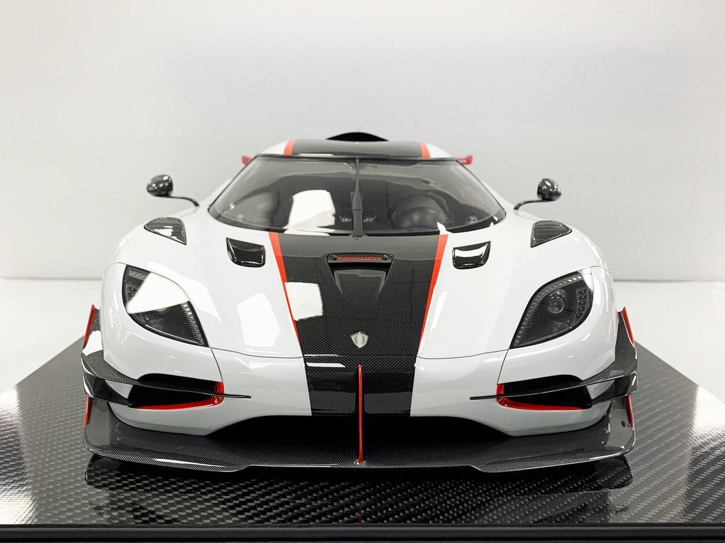 Koenigsegg Agera RS – Ghost Edition 1:8