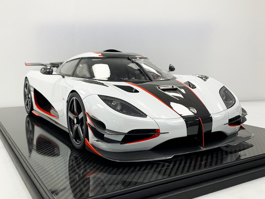 Koenigsegg Agera RS – Ghost Edition 1:8