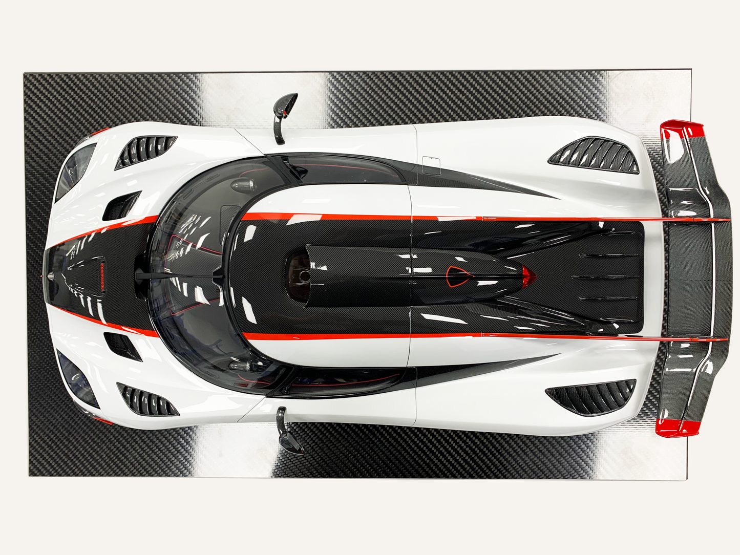 Koenigsegg Agera RS – Ghost Edition 1:8