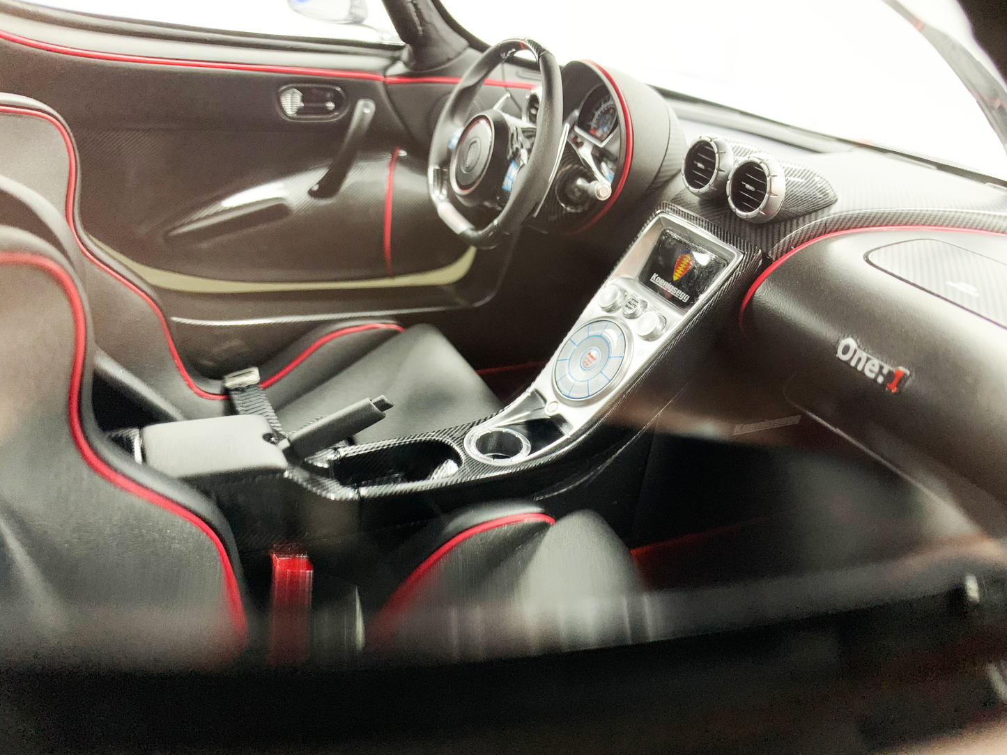 Koenigsegg Agera RS – Ghost Edition 1:8