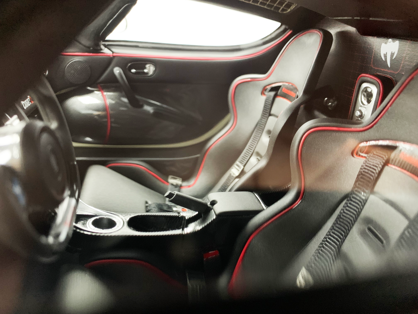 Koenigsegg Agera RS – Ghost Edition 1:8
