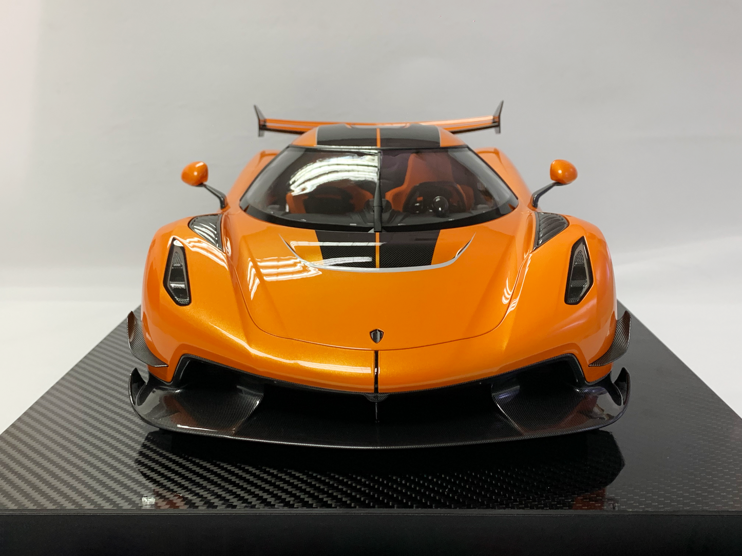 Koenigsegg Jesko – Tango Blaze Edition 1:8