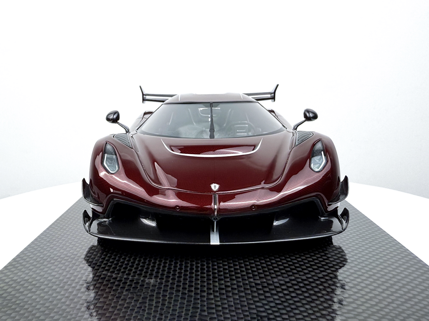 Koenigsegg Jesko – Red Tinted Carbon Edition 1:18