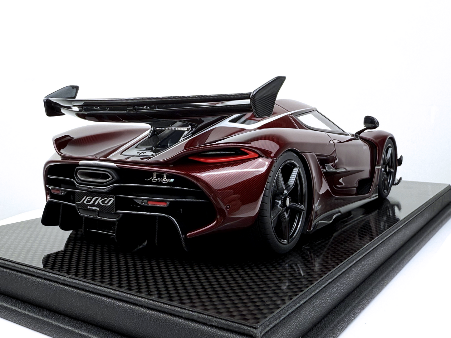 Koenigsegg Jesko – Red Tinted Carbon Edition 1:18