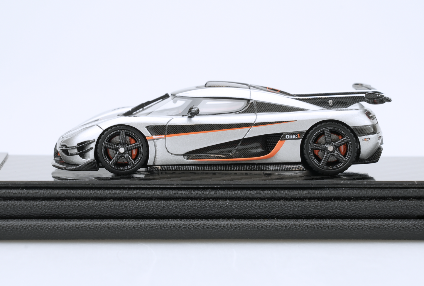 Koenigsegg One:1 – Open Silver Edition 1:64