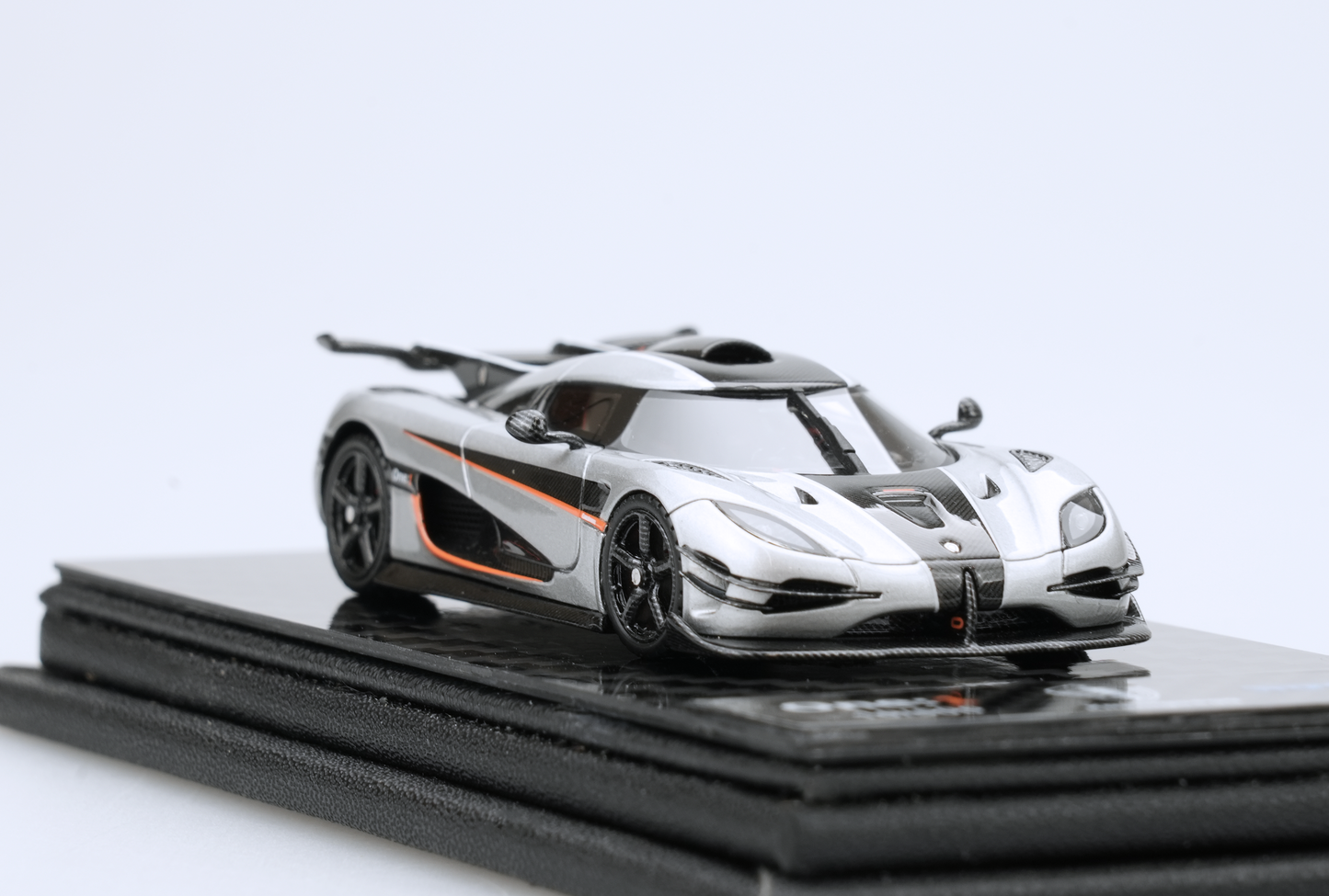 Koenigsegg One:1 – Open Silver Edition 1:64