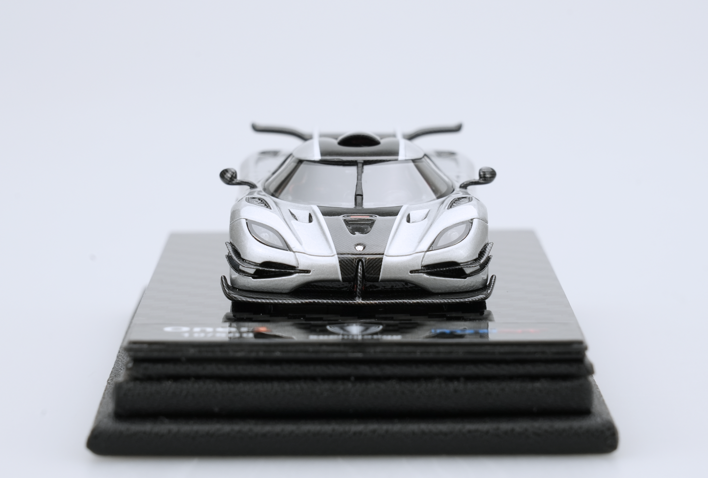 Koenigsegg One:1 – Open Silver Edition 1:64