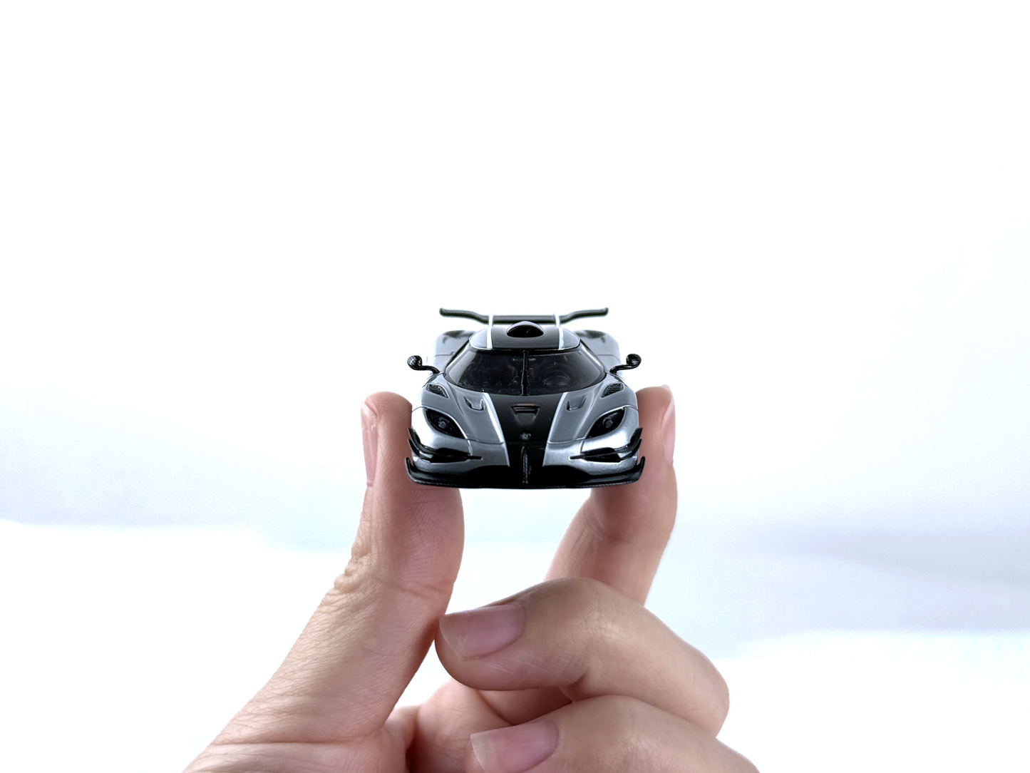 Koenigsegg One:1 – Open Silver Edition 1:64