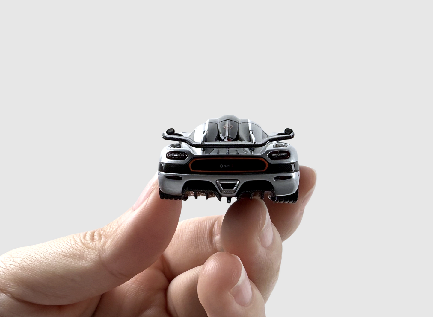 Koenigsegg One:1 – Open Silver Edition 1:64