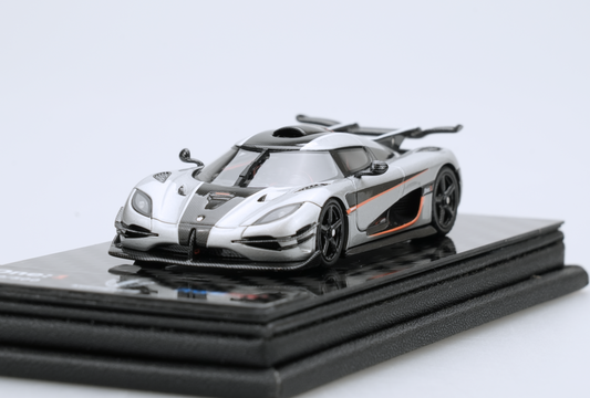 Koenigsegg One:1 – Open Silver Edition 1:64