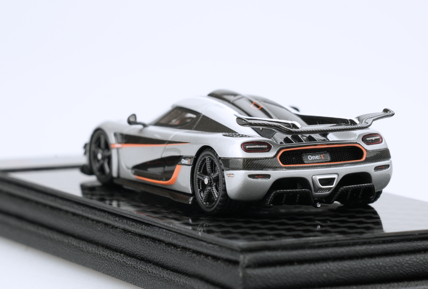Koenigsegg One:1 – Open Silver Edition 1:64