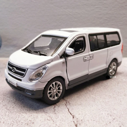 1:32 Hyundai H-1 Grand Starex MPV Legering Bilmodell Diecast Metal Leksak Bilmodell Simulering Ljud Ljus Collection Barnpresent