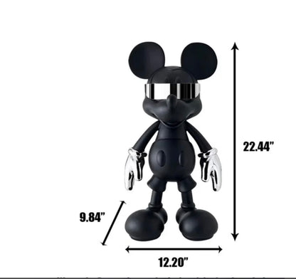 Djärv svart Mickey Mouse-statyer med polerade silvriga handskar, perfekt för modern inredning.