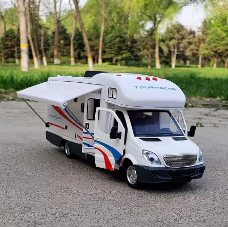 1:28 Diecast Luxury RV Fritidsfordon Bilmodell Metallleksak Husbil Husbil Touring Car Model Ljud och ljus Barnpresent