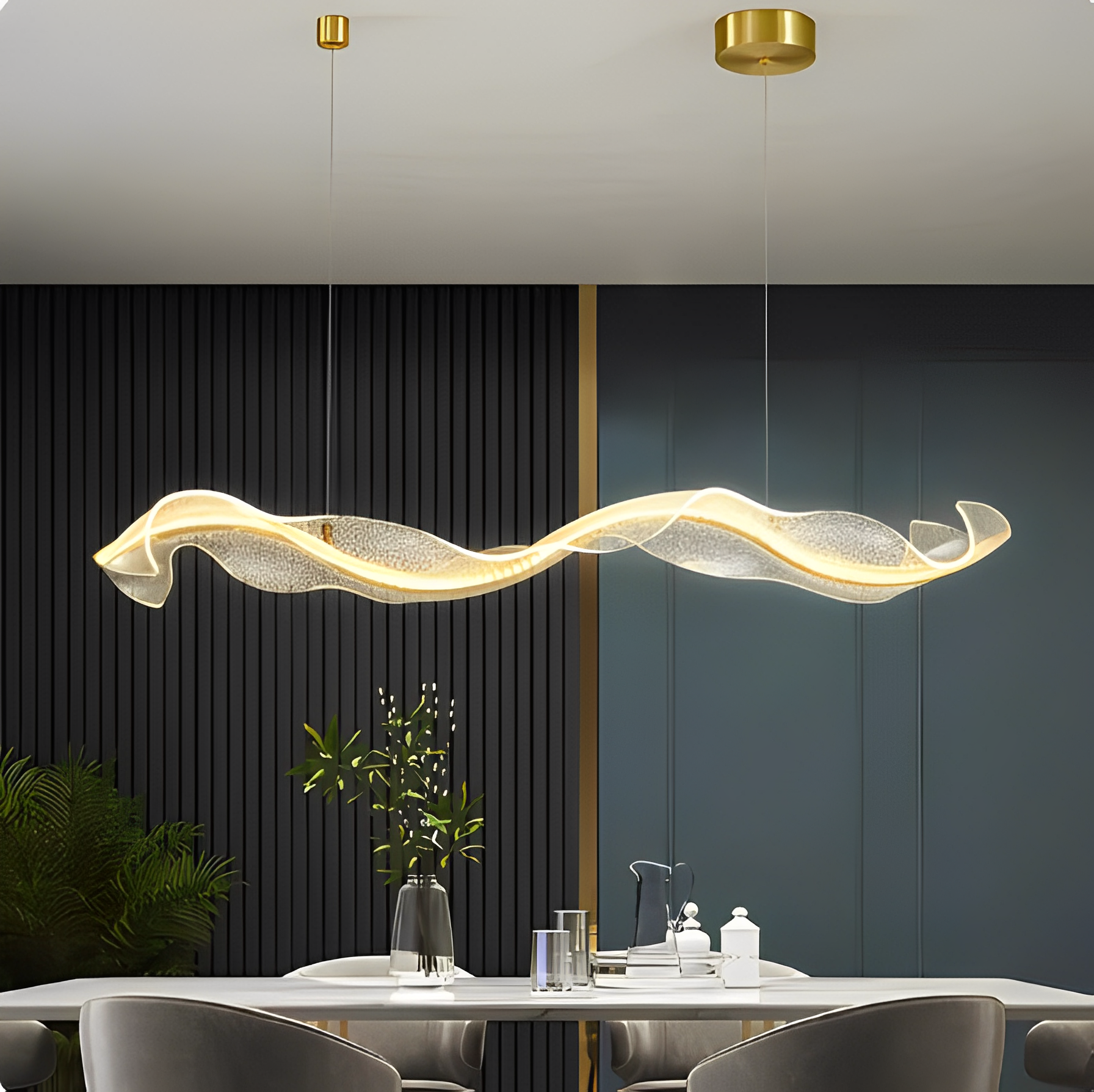 Vacker ljuskrona med LED-teknik som skapar en varm och elegant atmosfär.
EN: Beautiful chandelier with LED technology creating a warm and elegant ambiance.